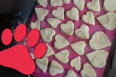Embedded thumbnail for Yummie: Maak zelf Valentijnskoekjes voor je hond